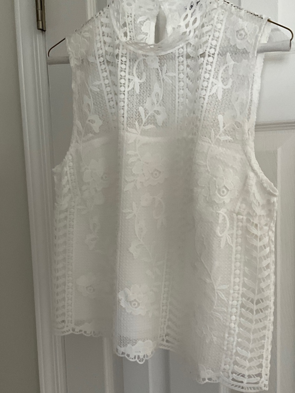BB Dakota White Lace Sleeveless Blouse